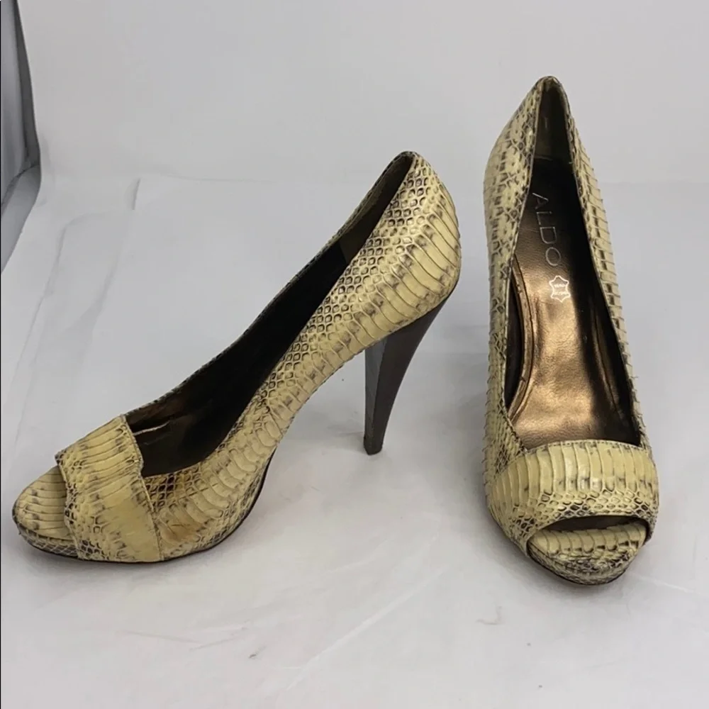Aldo Sz 38 Beige Gray Snakeskin Peep Toe Pumps